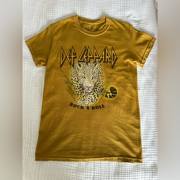 Tops - Def Leppard XS Oversized Grunge T-Shirt in Yellow